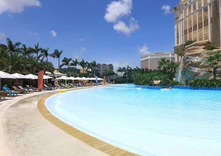 갤럭시 마카오 그랜드 리조트 덱 인공 해변과 파도풀