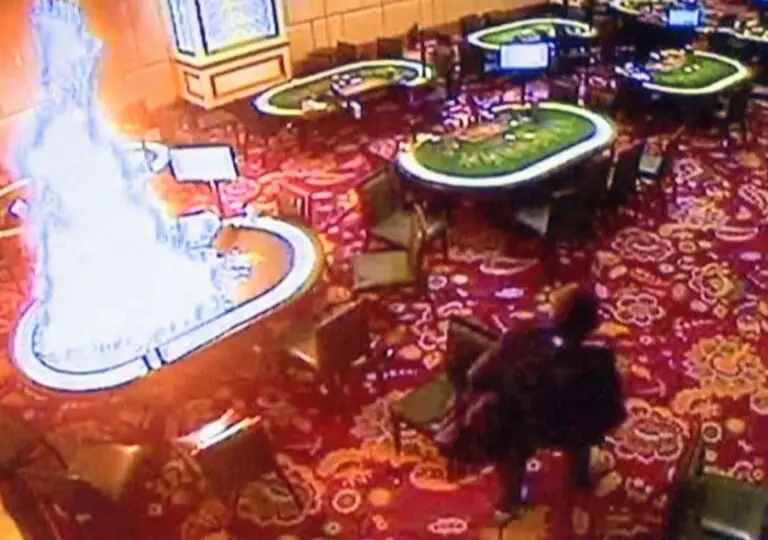 리조트 월드 방화 사건 당시 카지노 내부 CCTV 영상 — 불길이 번지는 카지노 테이블 장면