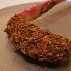 쓰촨 문 대표 메뉴 — 사천 고추 향신료 크러스트를 입힌 마라 랍스터 클로즈업 플레이팅