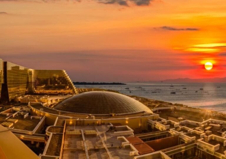 석양 속 오카다 마닐라 파노라마