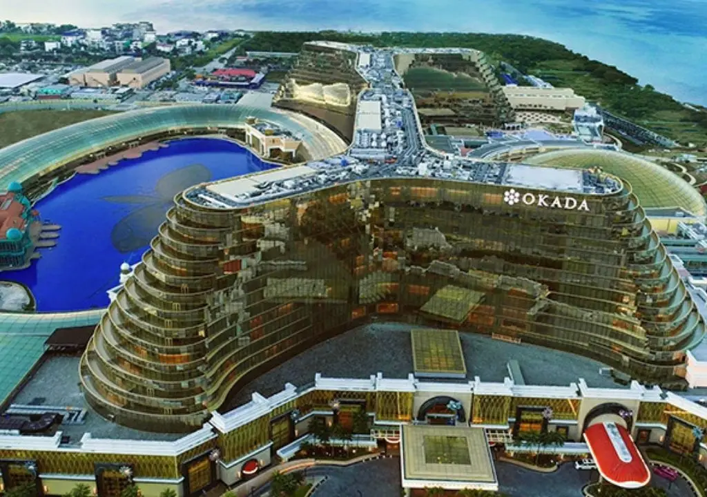 오카다 마닐라 카지노 리조트 전경 — 필리핀 마닐라 엔터테인먼트 시티 중심부의 초대형 복합 리조트