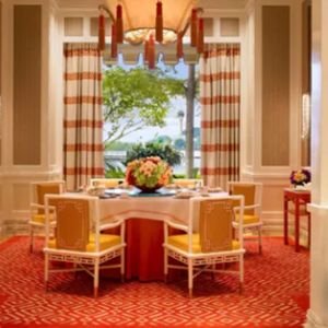 윙 레이 레스토랑 내부 — 윈 마카오 골드톤 인테리어와 자연채광이 어우러진 미슐랭 2스타 다이닝홀