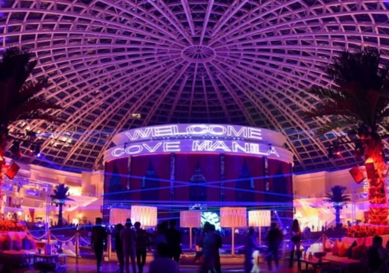 돔형 유리 구조의 코브 마닐라 내부