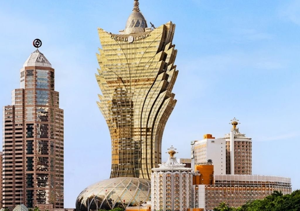 마카오 SJM 홀딩스 그랜드 리스보아 호텔 외관 이미지, 3분기 실적 하락 관련 보도