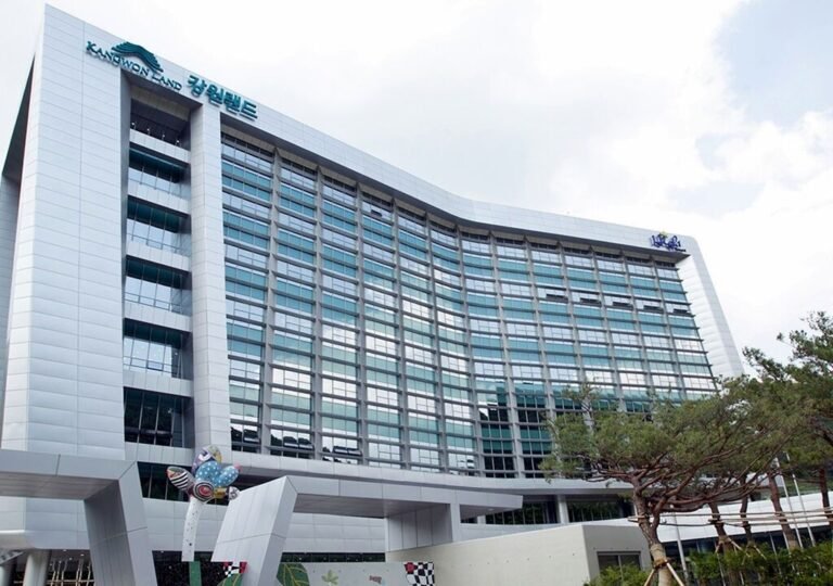 “강원랜드 본사 전경 — 정선 하이원리조트 건물 외관”