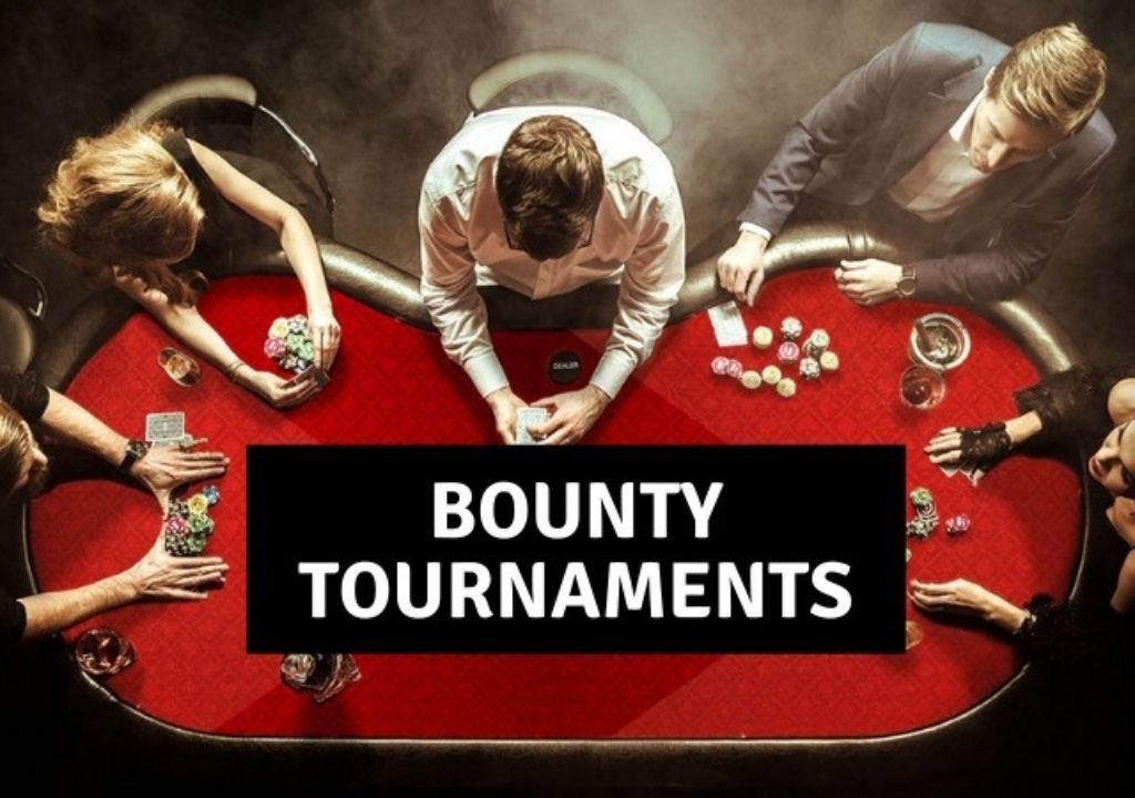 바운티 토너먼트에서 상대 탈락 시 보상이 주어지는 구조를 보여주는 텍사스 홀덤 토너먼트 장면 사진