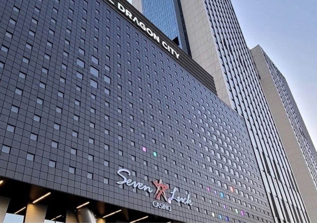 그랜드코리아레저 1월 카지노 매출 증가에 기여한 세븐럭 서울 드래곤시티 카지노 전경