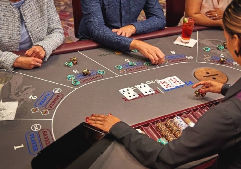 바카라 헷갈리는 이유를 보여주는 카지노 바카라 테이블에서 결과는 보이지만 다음 판단은 플레이어가 해야 하는 장면