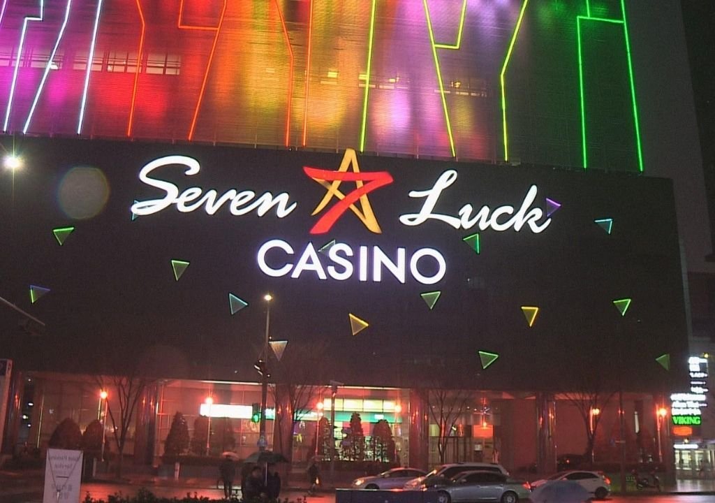 그랜드코리아레저 배당금 확정과 관련된 세븐럭 카지노 외관 전경