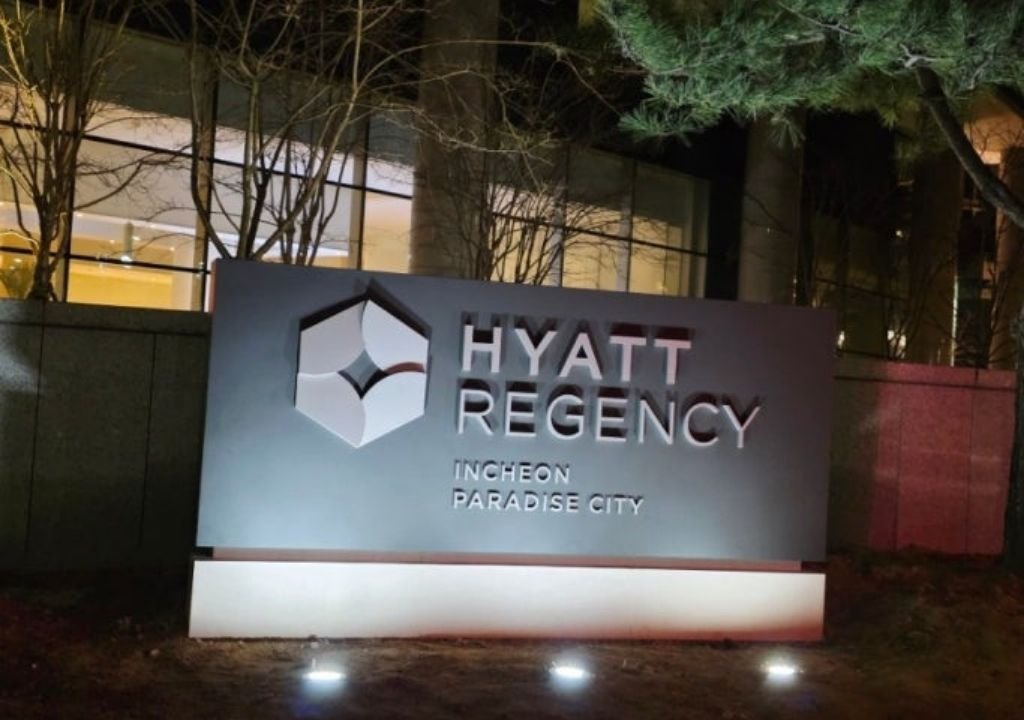하얏트 리젠시 인천 파라다이스 시티 외부 전경과 파라다이스 1분기 실적 관련 모습