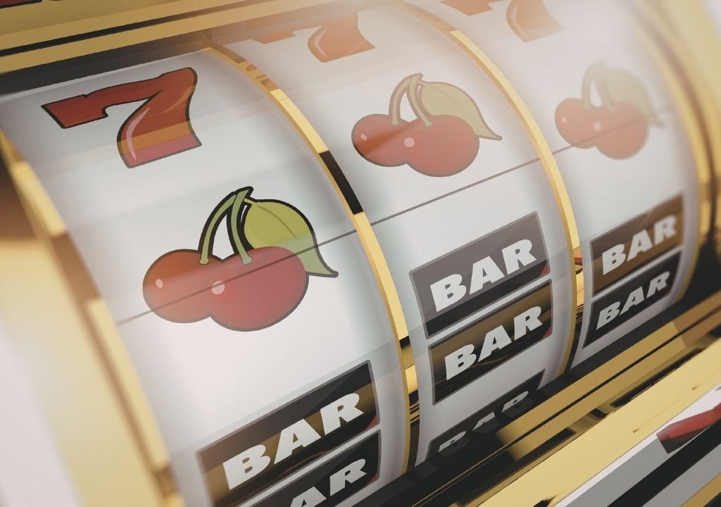 슬롯머신 릴에 표시된 7 체리 BAR 심볼